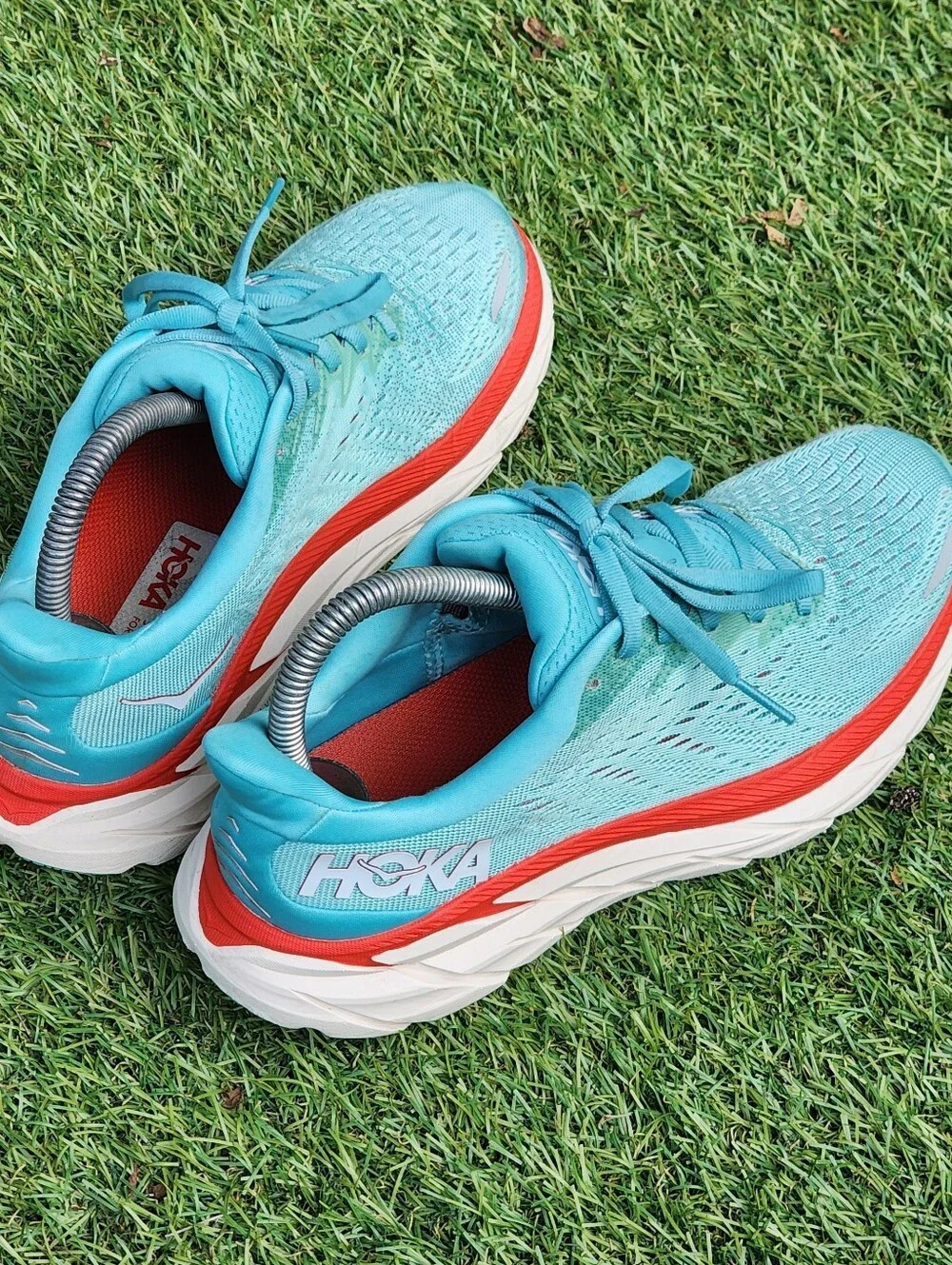 HOKA CLIFTON 8 - Womens Sneakers - SIZE 7B